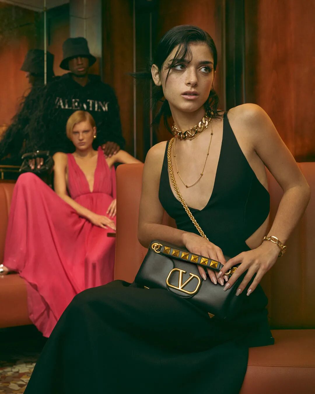 valentino2022早春系列广告大片上映,邀你走入巴黎玛莱区leprogrès