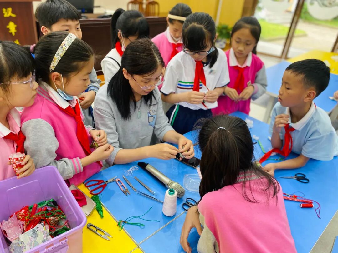 6月1日,鹤浦镇举行"传非遗文化·享端午浓情"活动,邀请象山县级非遗