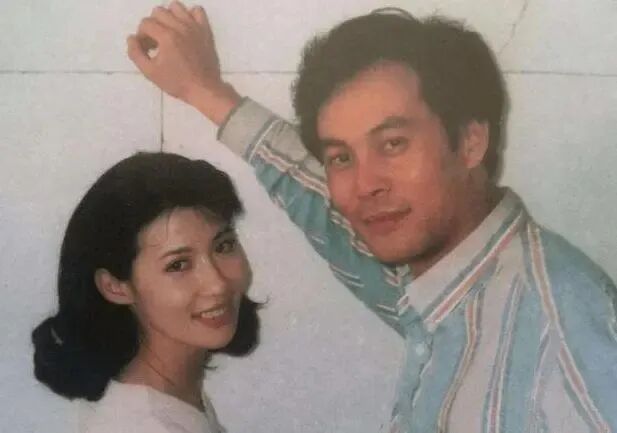 结婚34年无绯闻,待继母如生母,做了一辈子反派的他,现在怎样?