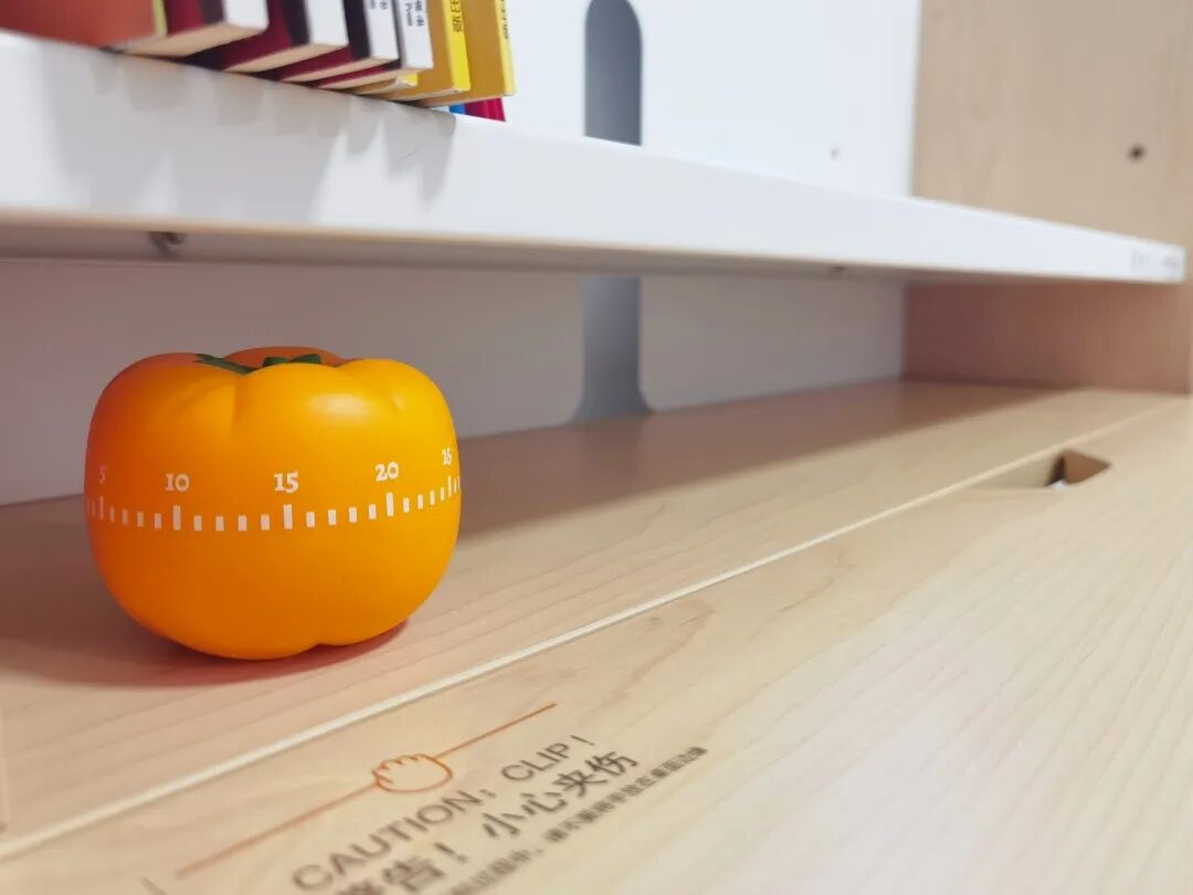 会议椅背广告_办公室椅背加装头枕_会场椅背贴