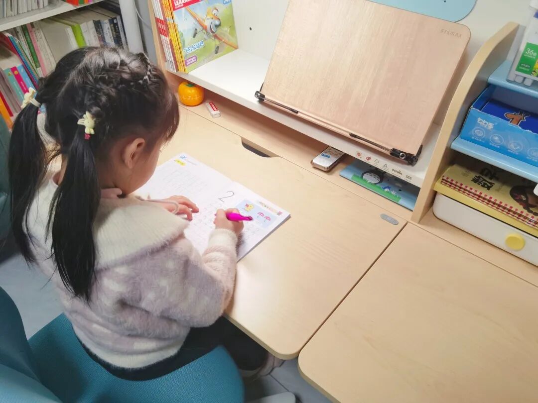 会议椅背广告_办公室椅背加装头枕_会场椅背贴