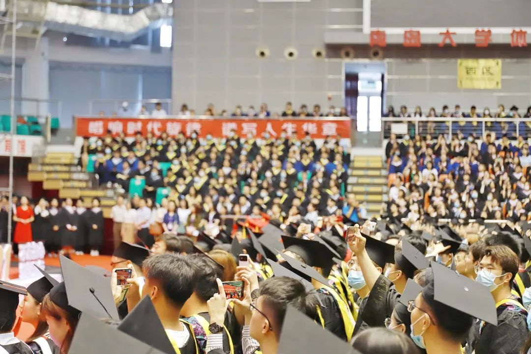 做心懷國之大者全景直擊青島大學2021屆學生畢業典禮暨學位授予儀式