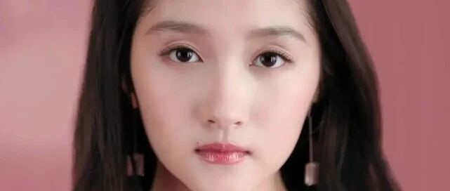 23岁关晓彤已显老？眼皮凹陷显疲态，杨幂赵丽颖都因此颜值滑坡！