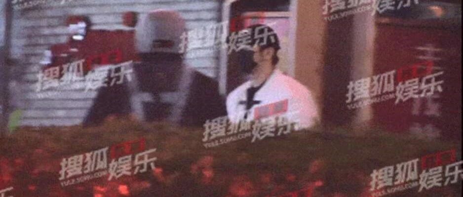 黄晓明现身酒吧，泡吧嗨到凌晨回酒店，baby却忙于各个盛典活动！