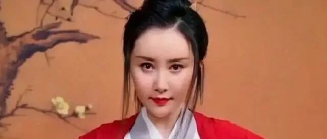 33岁舒畅近照脸肿变形，模样大变网友直呼认不出，已经有两年没拍戏了？