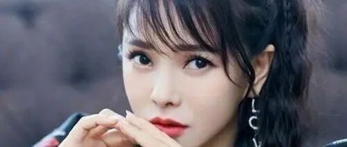 52岁的伊能静打扮像95后少女，看到她的素颜照，扎心了！