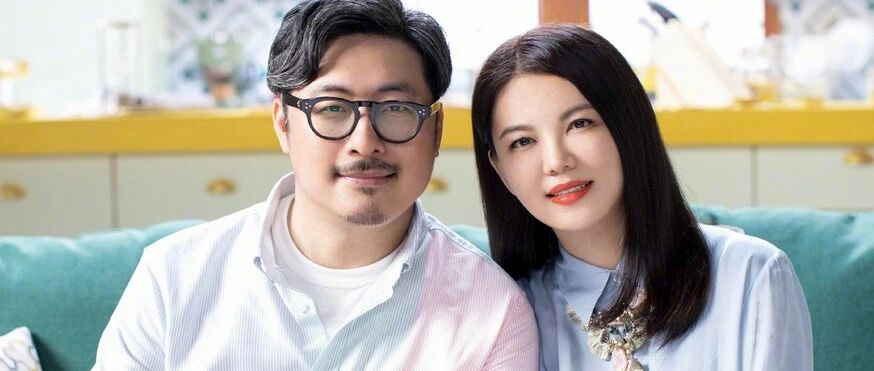 离婚风波后李湘露面！和神秘男外出发生剐蹭，男方长相胜过王岳伦