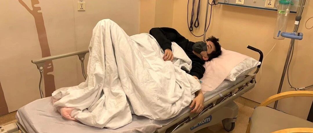 25岁男星吃毒蘑菇，凌晨紧急送医，曾因成功追星杨幂笑到下巴脱臼！