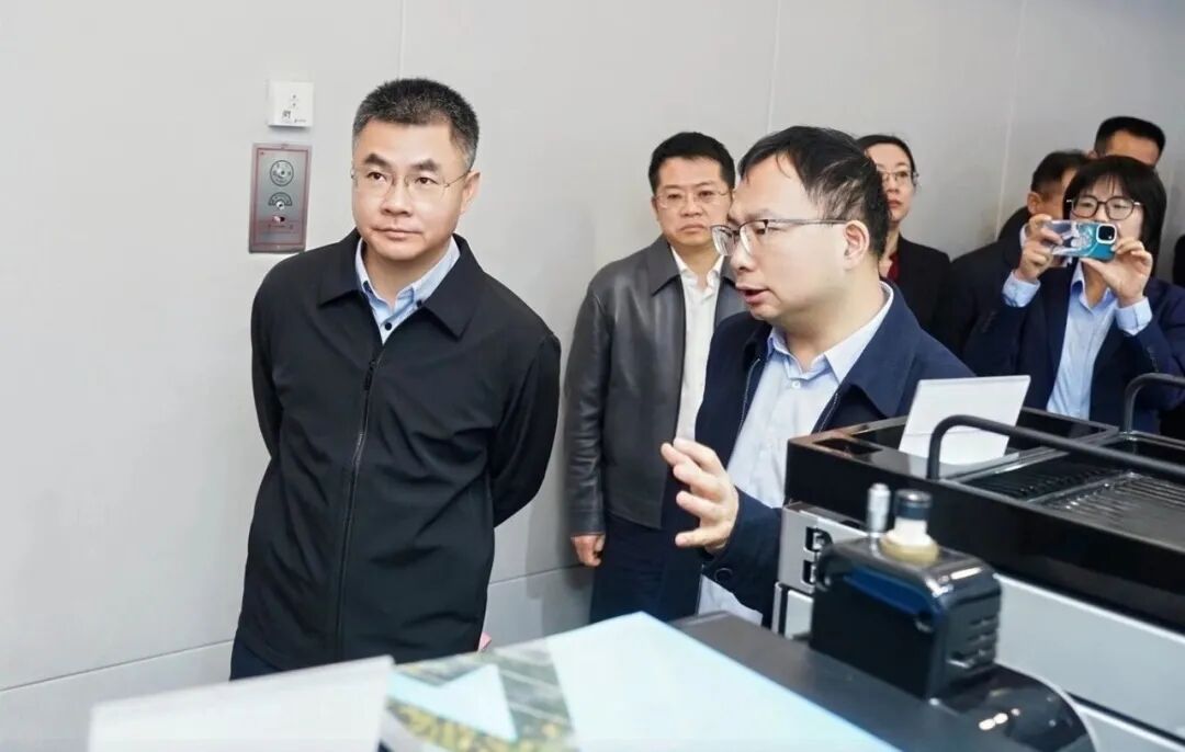 皖儀科技亮相2025 AI for Science生態(tài)大會(huì)，AI賦能精密科學(xué)儀器引矚目