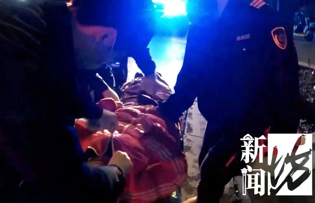 女司机突然晕倒事故现场