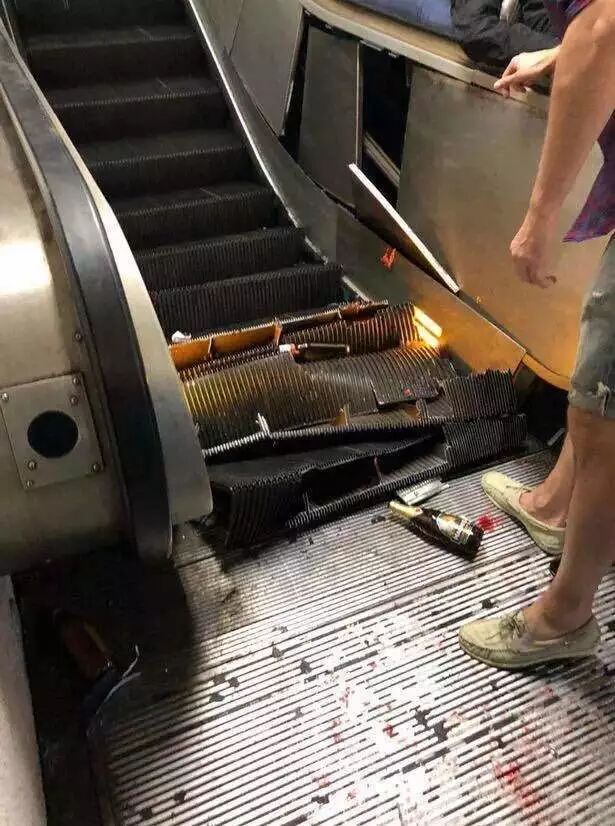 自动扶梯|电梯|梳齿板_新浪新闻