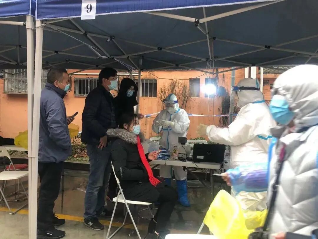 不得离沪！上海突现本土病例，深夜紧急行动，张文宏提到多个要点（视频/组图） - 11