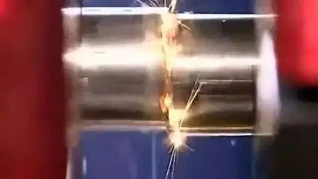 【机械加工】两物体接触面摩擦几下，竟然能粘在一起！的图1