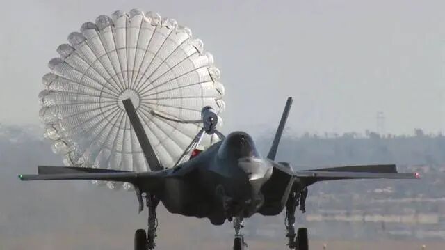 【见多识广】C919身后为何开出一朵伞花？关键时刻保命，让国产飞机更安全的图5