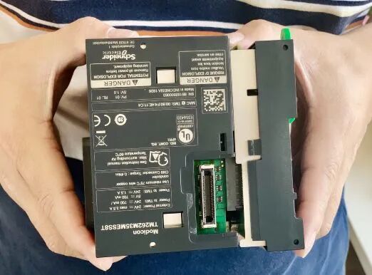 【電氣知識(shí)】施耐德PLC內(nèi)部拆解，相當(dāng)過癮！的圖7