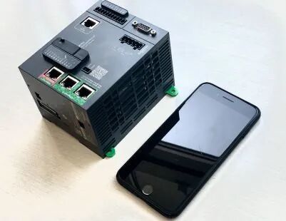 【電氣知識(shí)】施耐德PLC內(nèi)部拆解，相當(dāng)過癮！的圖1