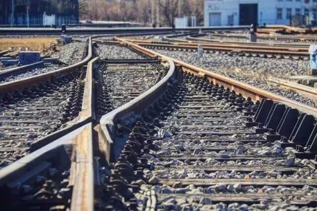 【见多识广】地铁列车有没有方向盘？是如何转弯的？的图3