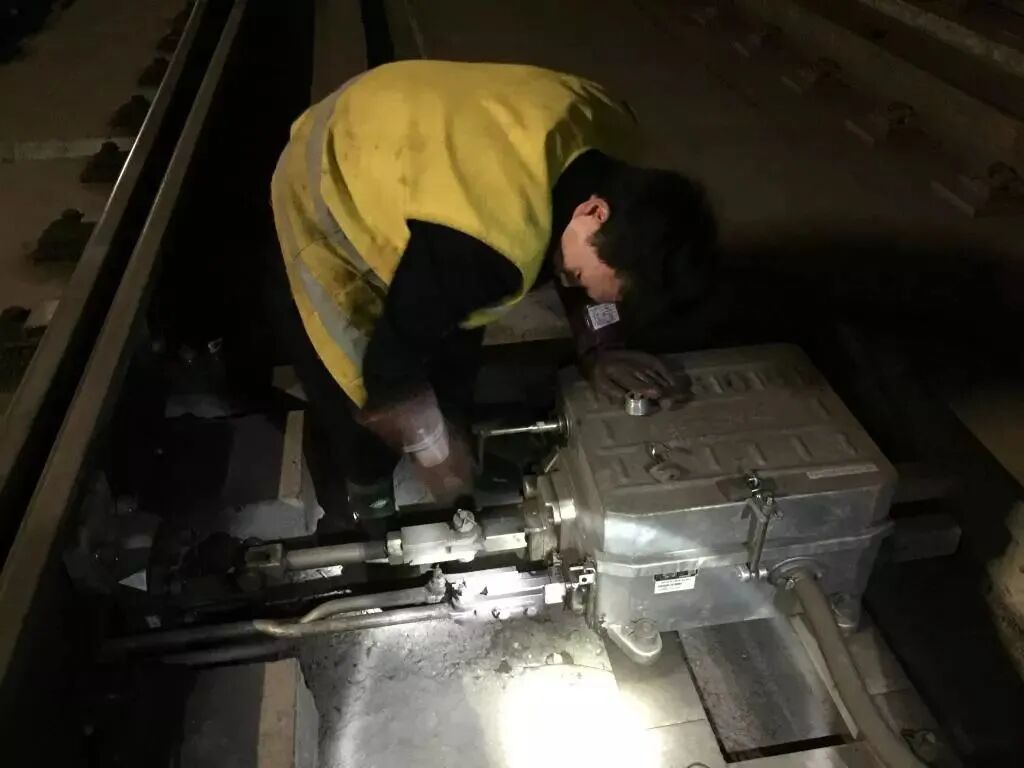 【见多识广】地铁列车有没有方向盘？是如何转弯的？的图10