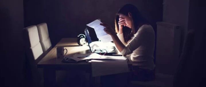 熬夜玩游戏，3名女大学生恐终身不孕！熬夜的危害比你想象得还要大！