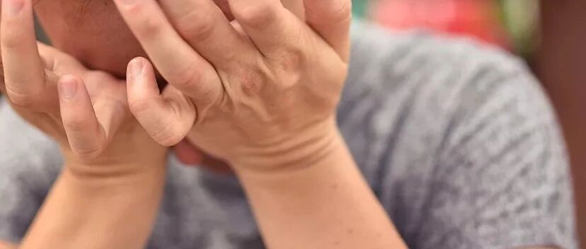 广东一女子右眼突然“失明”，竟因气温骤降？冷空气即将来袭，这件事一定注意→