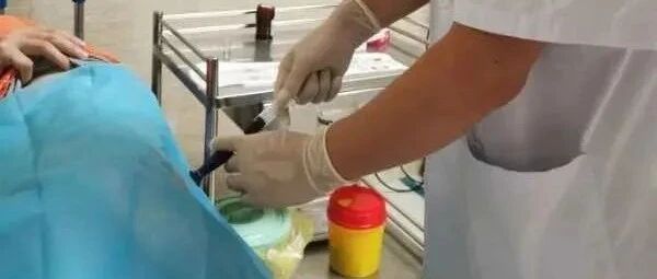 警惕！六旬阿姨牙龈肿痛一个月，医生一查：马上入院！