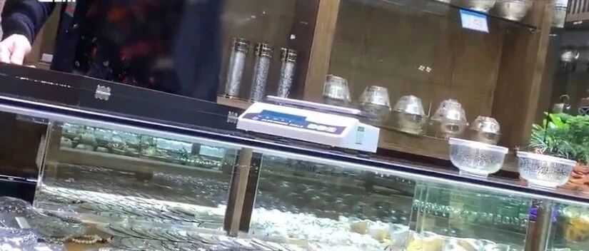 “没钱就别来逛，垃圾！”丽江一银器店在秤上做手脚，被戳穿后辱骂游客！处理结果来了