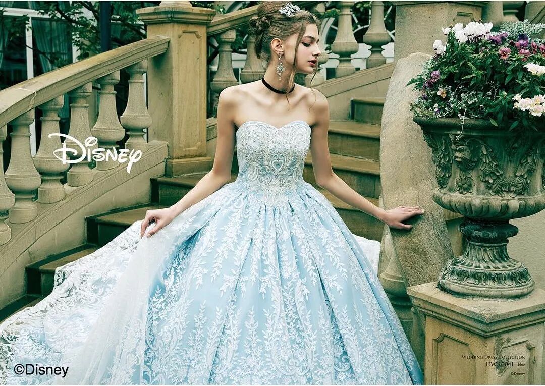 『迪士尼公主』与disney联名推出了婚纱系列日本知名婚纱品牌kuraudia