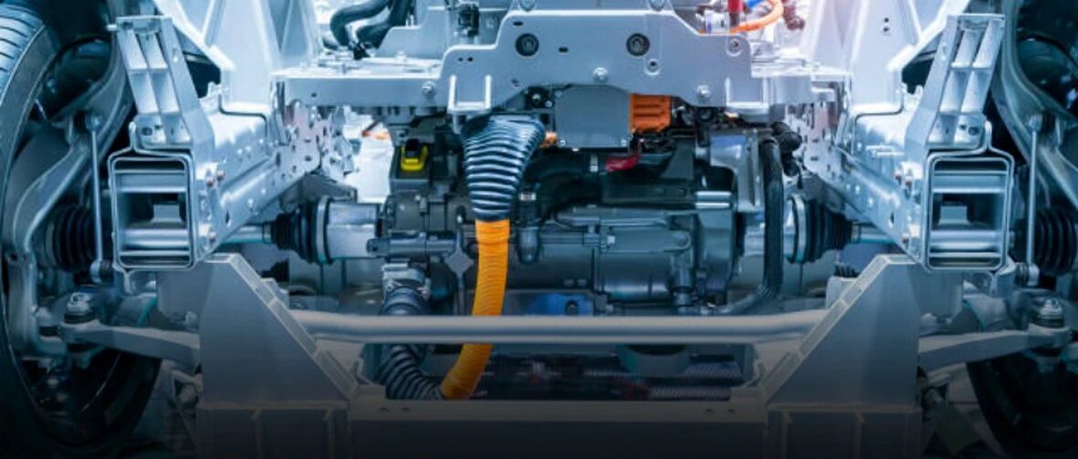 锂电厂“内卷”抢人：普通工人月入近万，高端人才薪酬2年翻倍