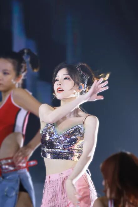 一夜之间喜提傻白甜人设，遭女方否认恋情，吴亦凡真的被渣了？ - 美 