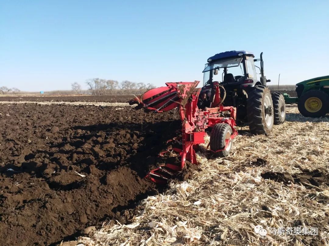 黑龙江黑土地作业:翻地效果良好,覆茬彻底,扣土平整黑龙江作为著名的