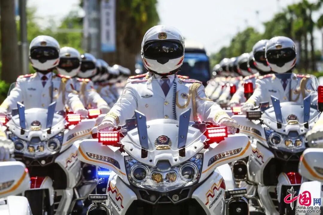 武警北京指挥学院院长_武警通讯指挥车_武警昆明消防指挥学校阅兵