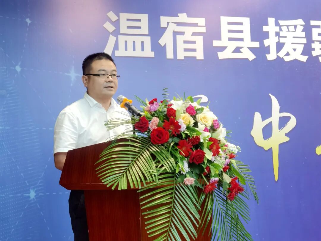 在签约仪式上,温宿县委副书记,县长艾利亚·塞提尼亚孜致辞,温宿县委