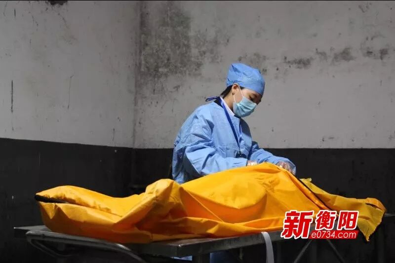 娄底90后美女遗体化妆师:遗体化妆师也只是普通职业