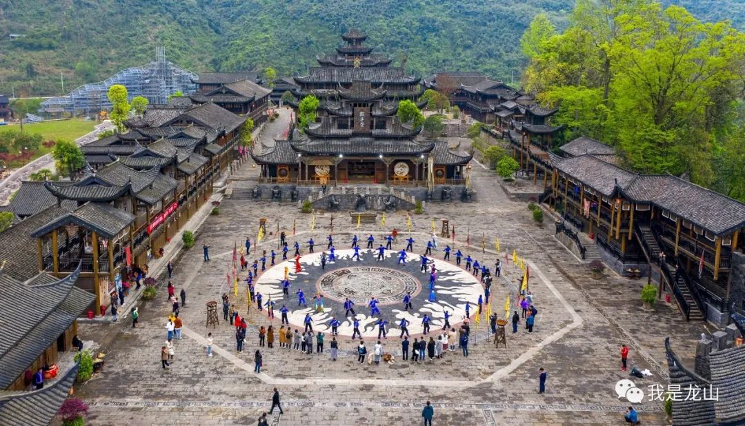 龙山县首届旅游发展大会暨第八届中国龙山舍巴日活动举行