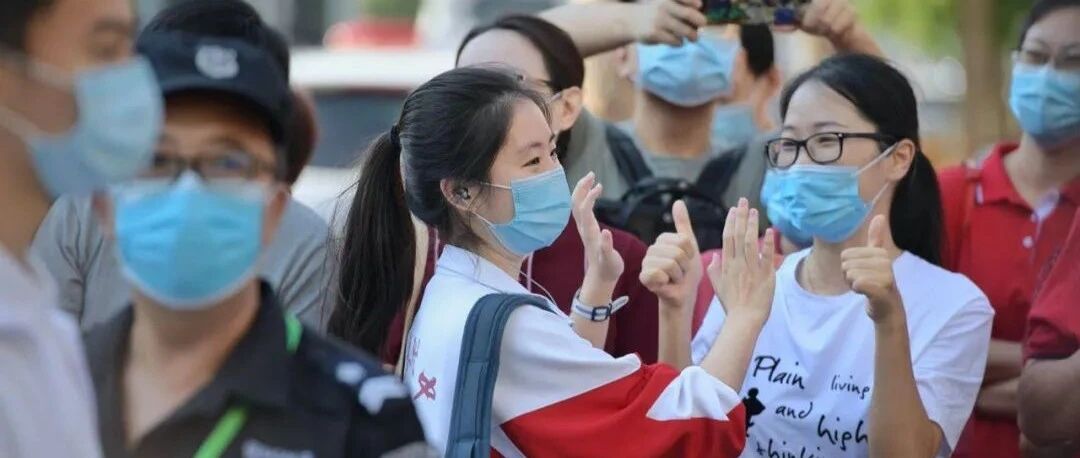 来了！高考首日“片场”