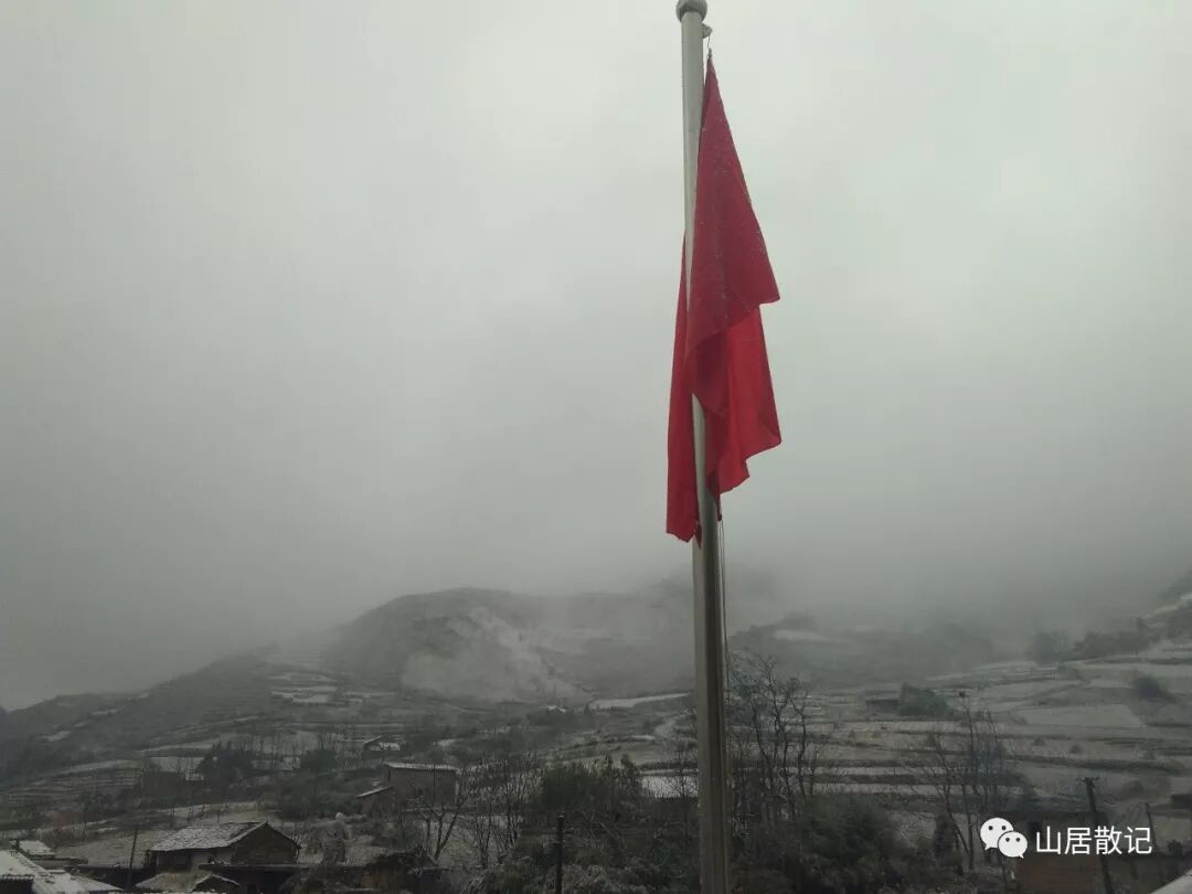 我是远离家乡的游子，我也是在寻找自己存在价值的一个独立的人。