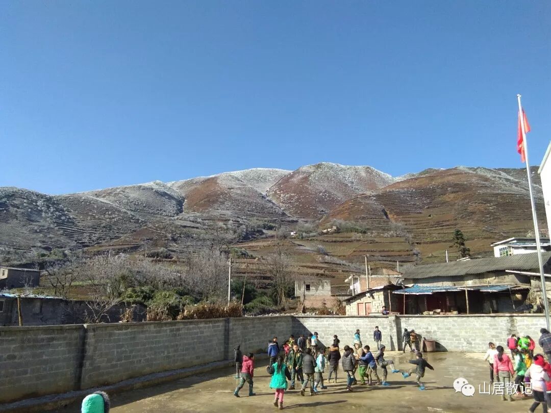 我是远离家乡的游子，我也是在寻找自己存在价值的一个独立的人。