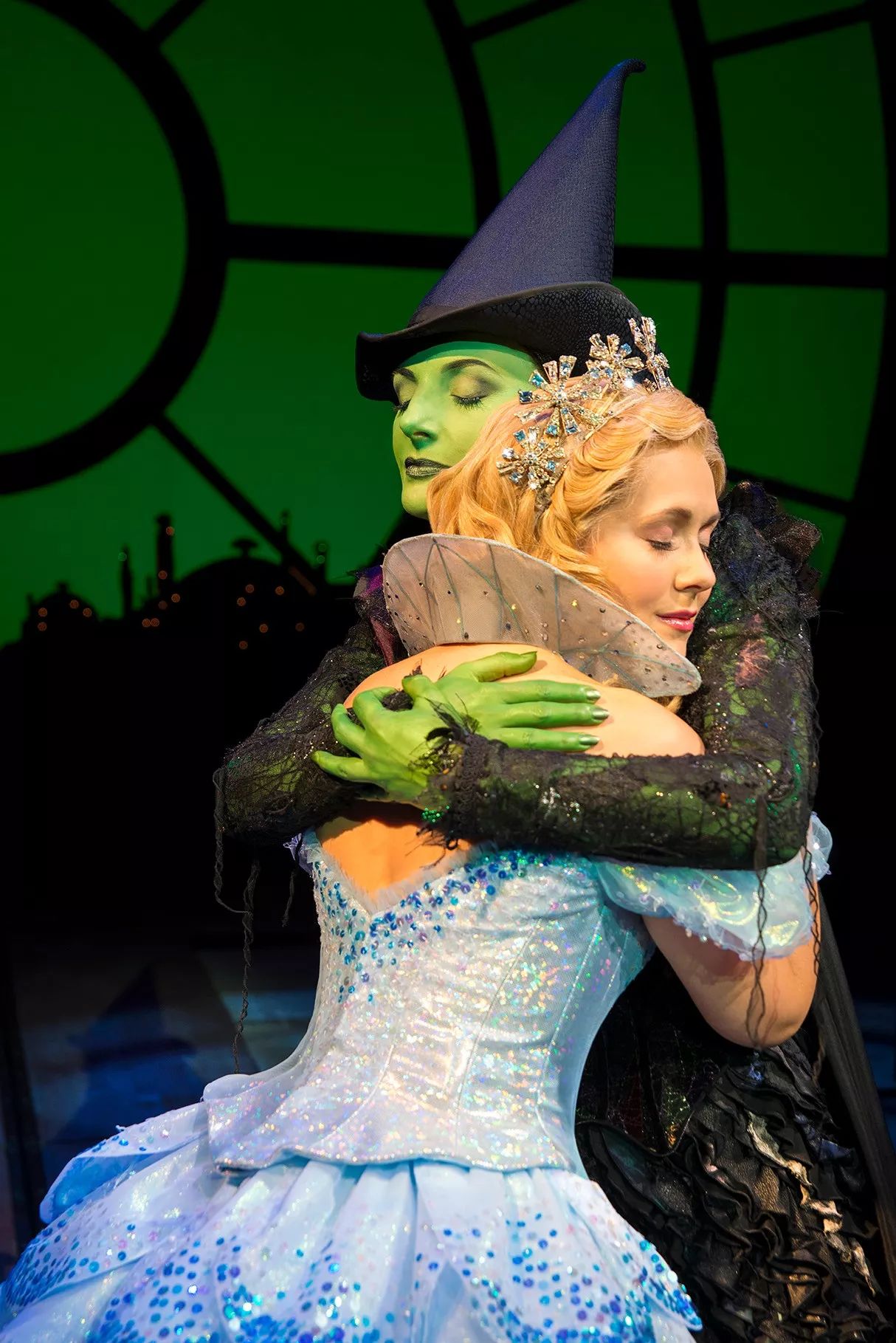 Wicked мюзикл. Wicked Theatre мюзикл. Glinda Wicked. Wicked Broadway show.