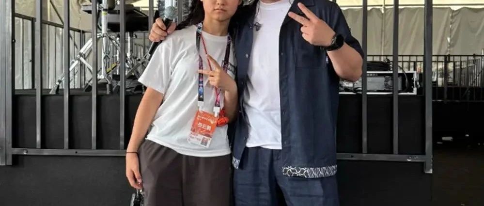 岳云鹏五一带女儿工作,13岁麓一大脸盘却不胖,不算漂亮但很讨喜