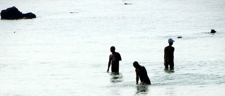 许戈 ｜黄金没溺水，只是冲走条大裤衩 别怕！