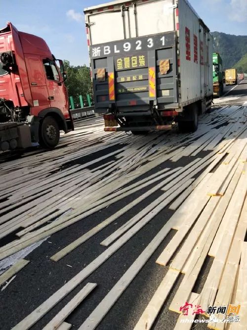 圣像地板 自己鋪_車(chē)內鋪木地板_臥室地板橫鋪還是豎鋪