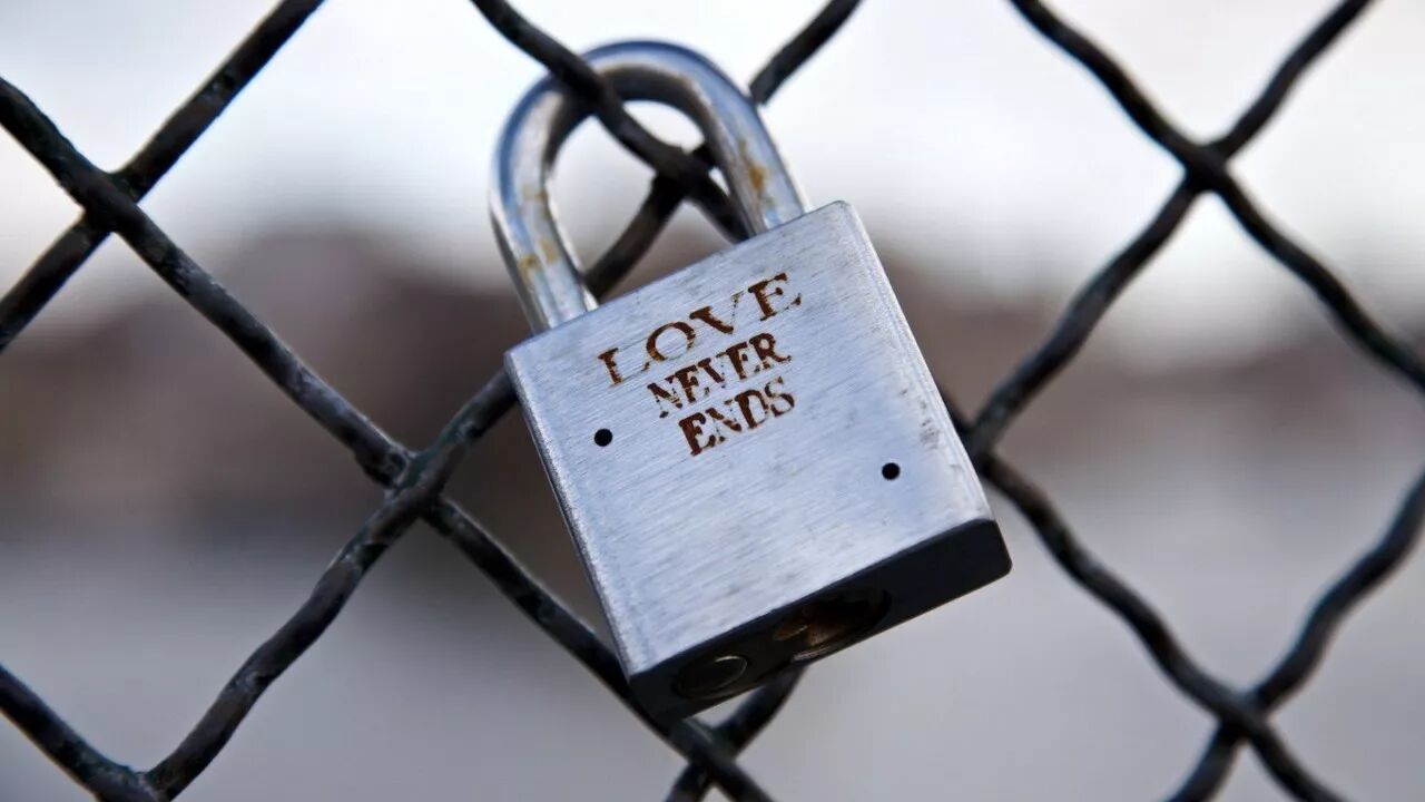 爱情像是场游戏，永远猜不到结局