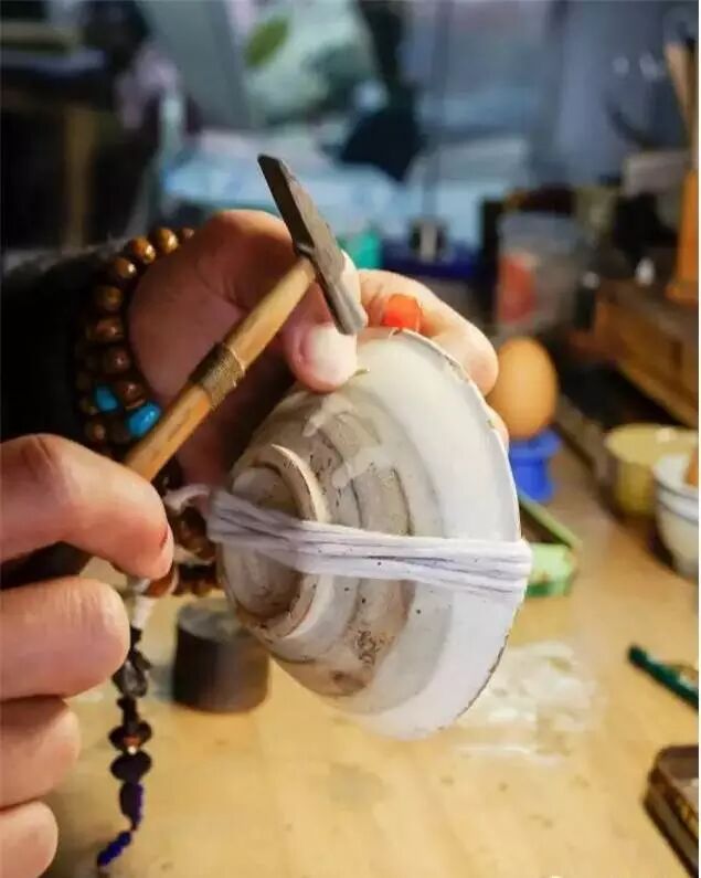 艺术|| 锔瓷匠人,一辈子都在修补残缺的碗