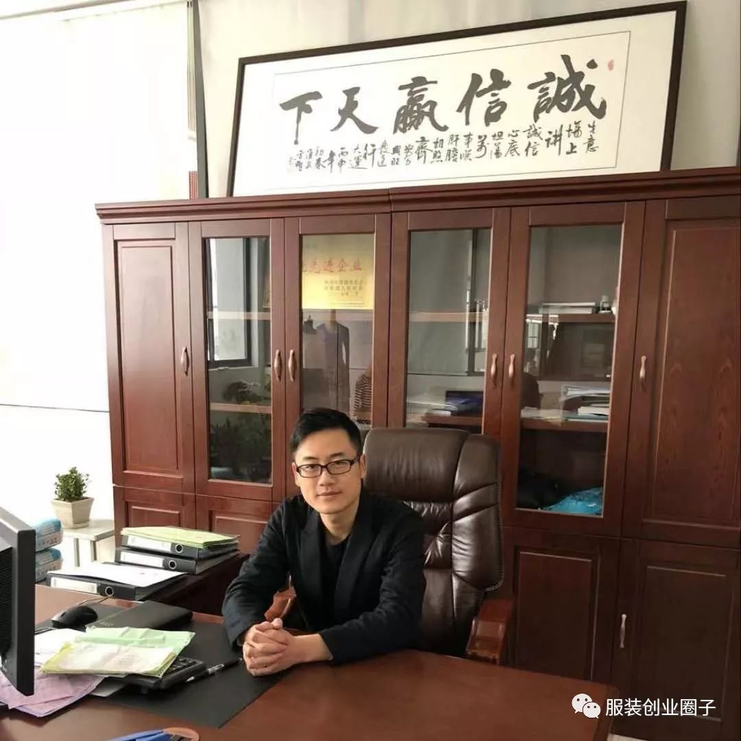 服装圈厂家货源微信号推广：支持实体店，淘宝店，微商，直播，抖音快手等渠道拿货合作，支持一件代发