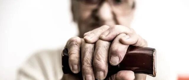 “老药”降低阿尔茨海默病风险35-75%，《自然》子刊揭示疗法开发新策略