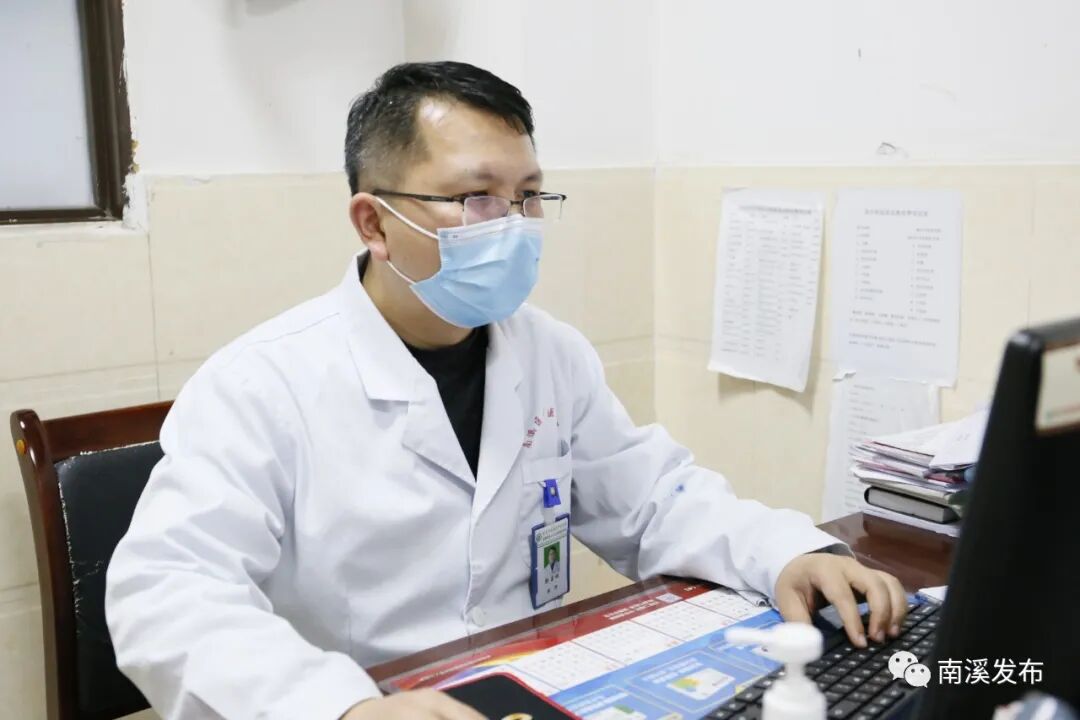 担架救人怎么使用“救人要紧，用不了担架，我来背！”_https://www.jmylbn.com_新闻资讯_第7张