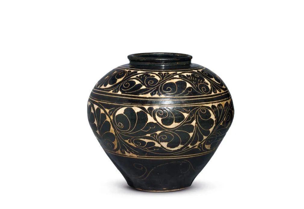 黒褐釉牡丹紋梅瓶 磁州窯 中国美術 古玩 唐物 擺件 221b 黒褐釉牡丹紋梅瓶 磁州窯 中国美術 古玩 唐物 擺件 221b（磁州窑