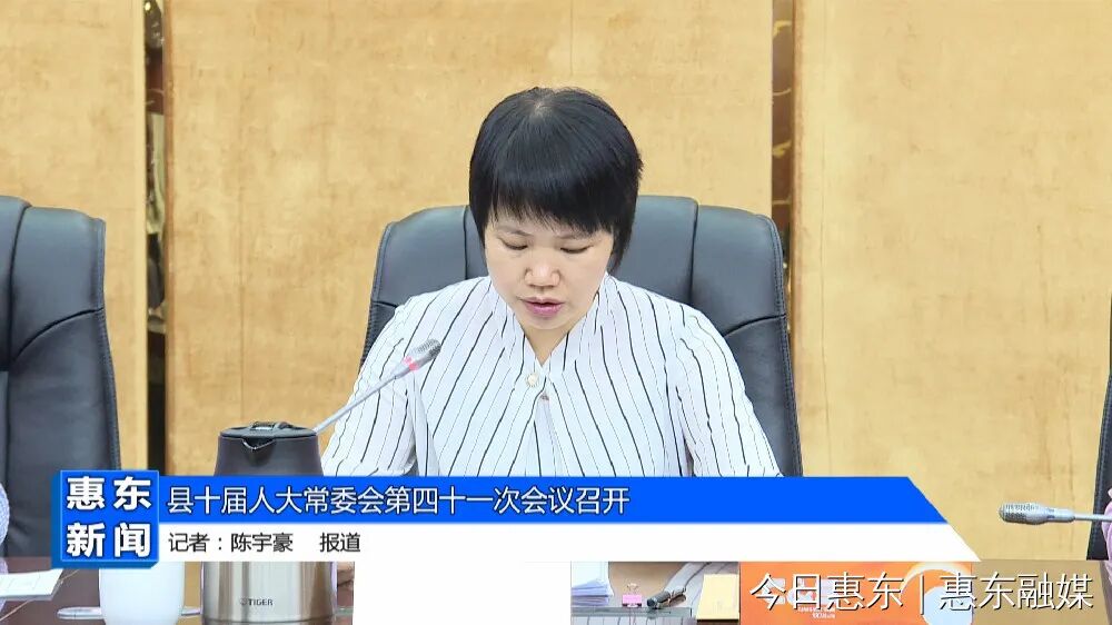 县委常委,常务副县长周永坤,副县长赖文辉以及县人大专门委员会副主任