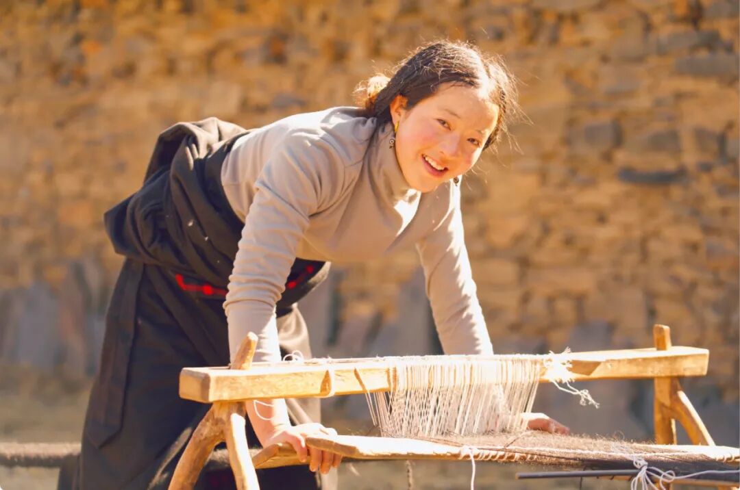 春日，雪山环绕的塔公草原游牧之旅