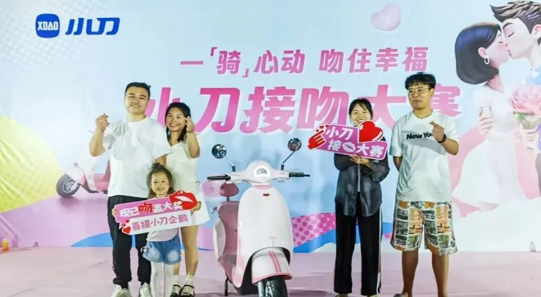 万人同时在线围观一整晚小刀爱情火了